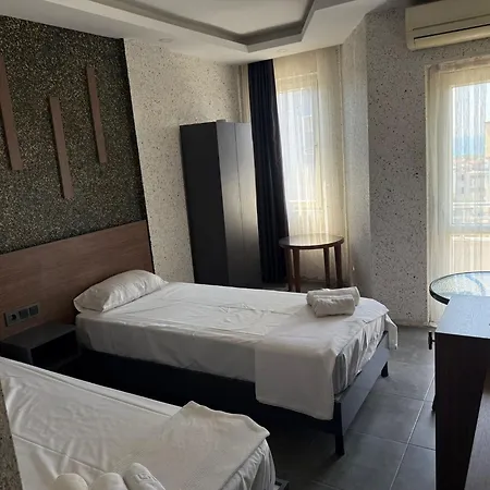 Luna Hotel *